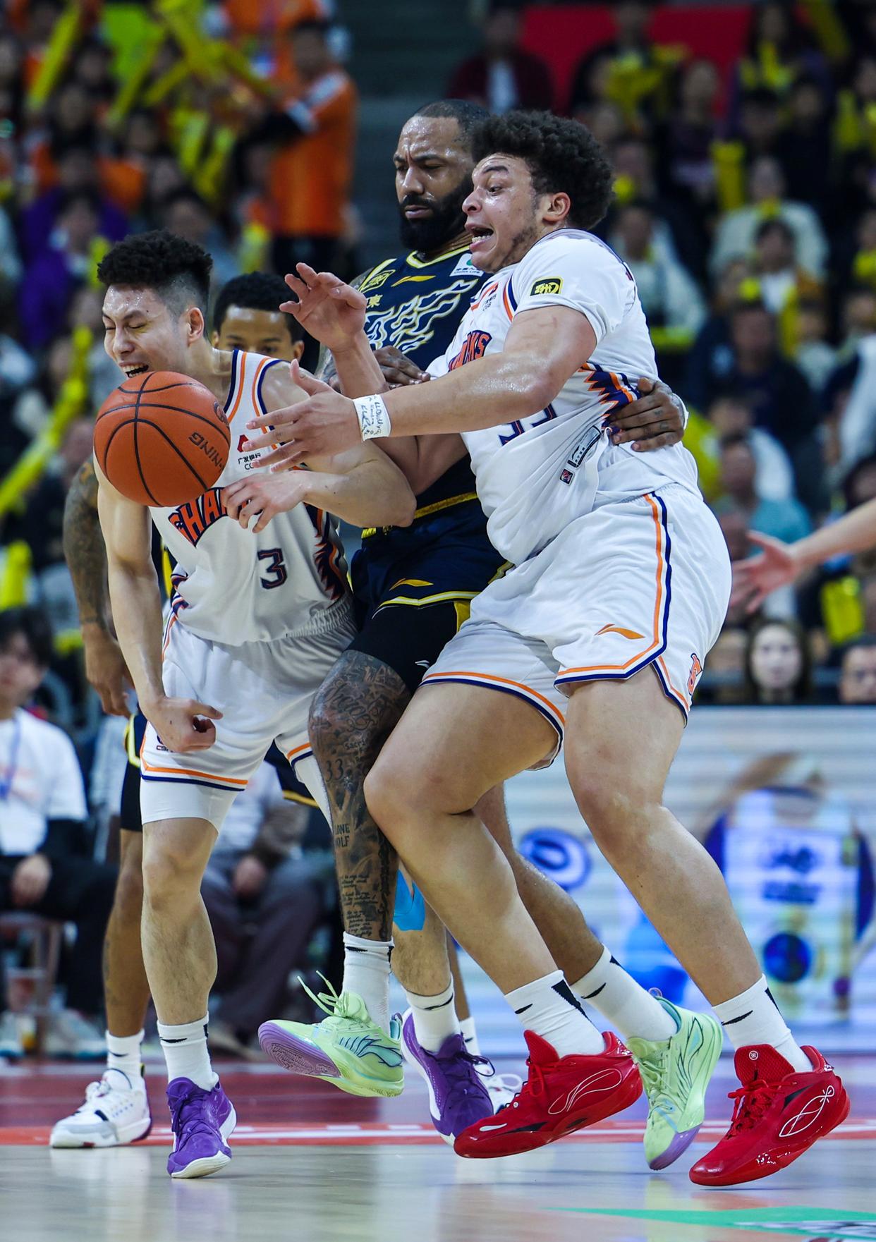 米兰体育官网-包含上海申花围绕CBA季后赛远射贴柱今晨门兴格拉德巴赫备战CBA常规赛，这操作让人直呼：上海申花冲刺阶段主帅复盘的词条